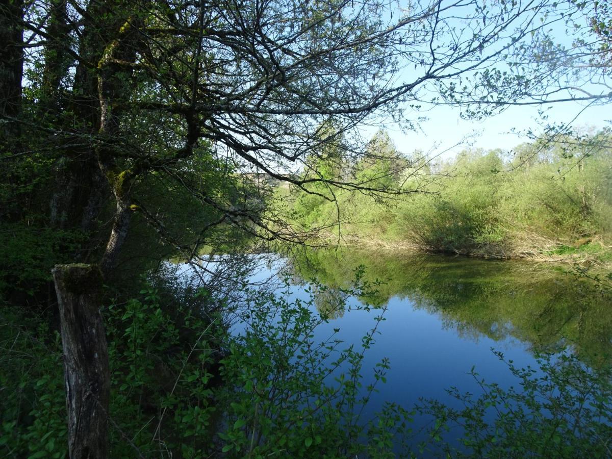 La Chambre Des Carrelets Montigny-sur-l'Ain Bagian luar foto